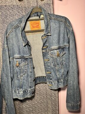 Levi's Light Blue Cropped Denim Jacket